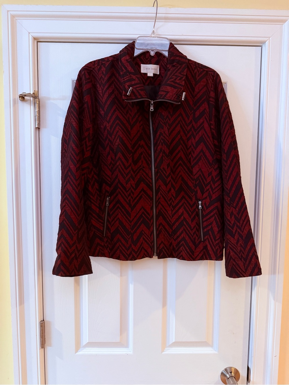 Ladies Size Large Erin london Burgundy & Black Chevron Zip-Front Bomber Jacket